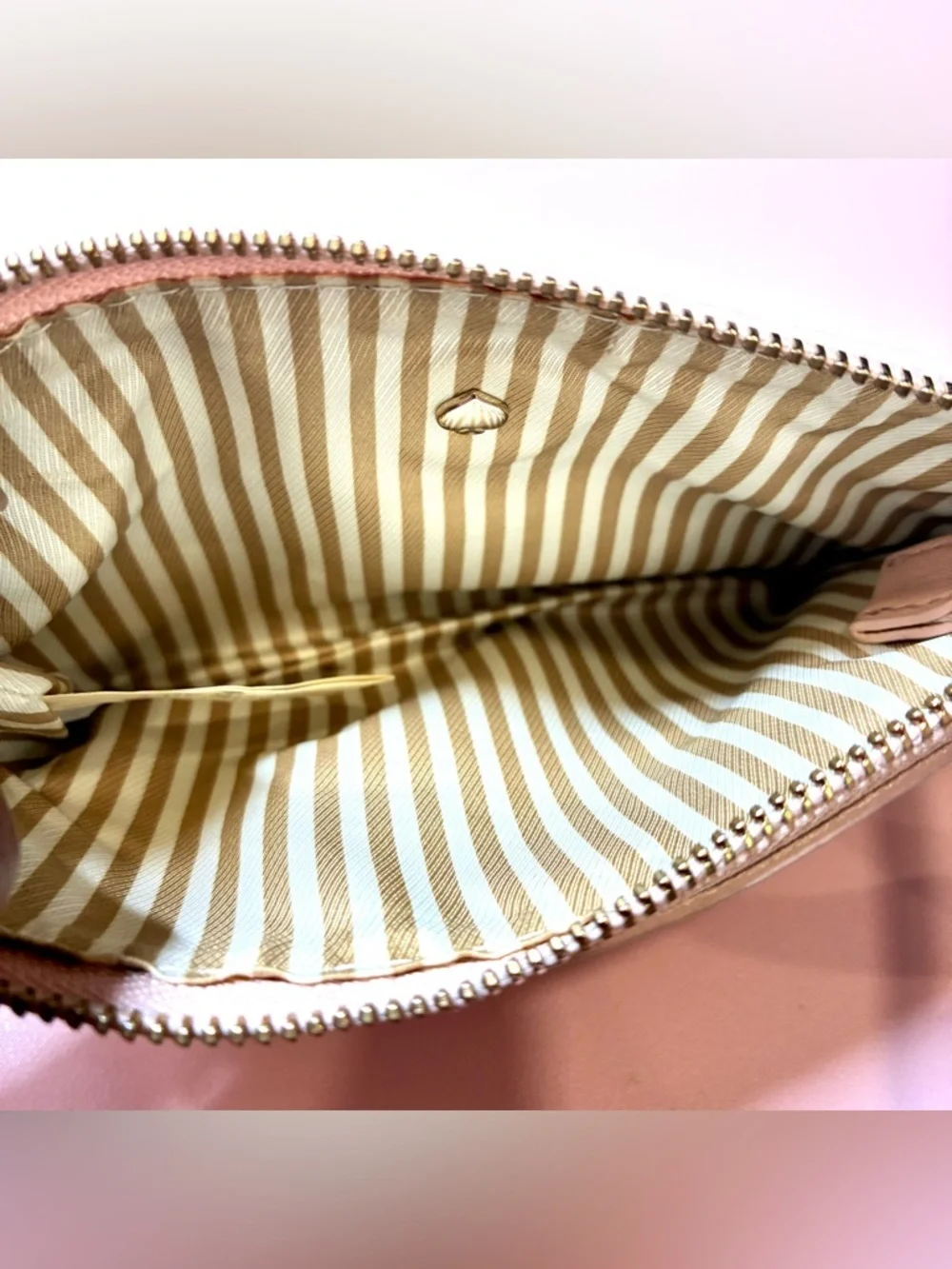 Preowned Kate Spade zip wallet wristlet